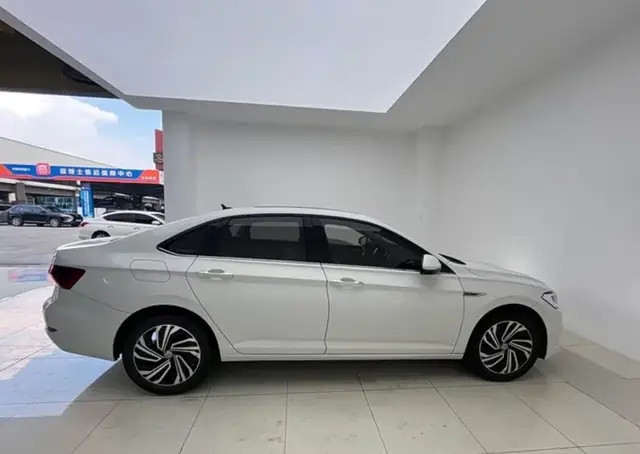 VOLKSWAGEN SAGITAR 2022