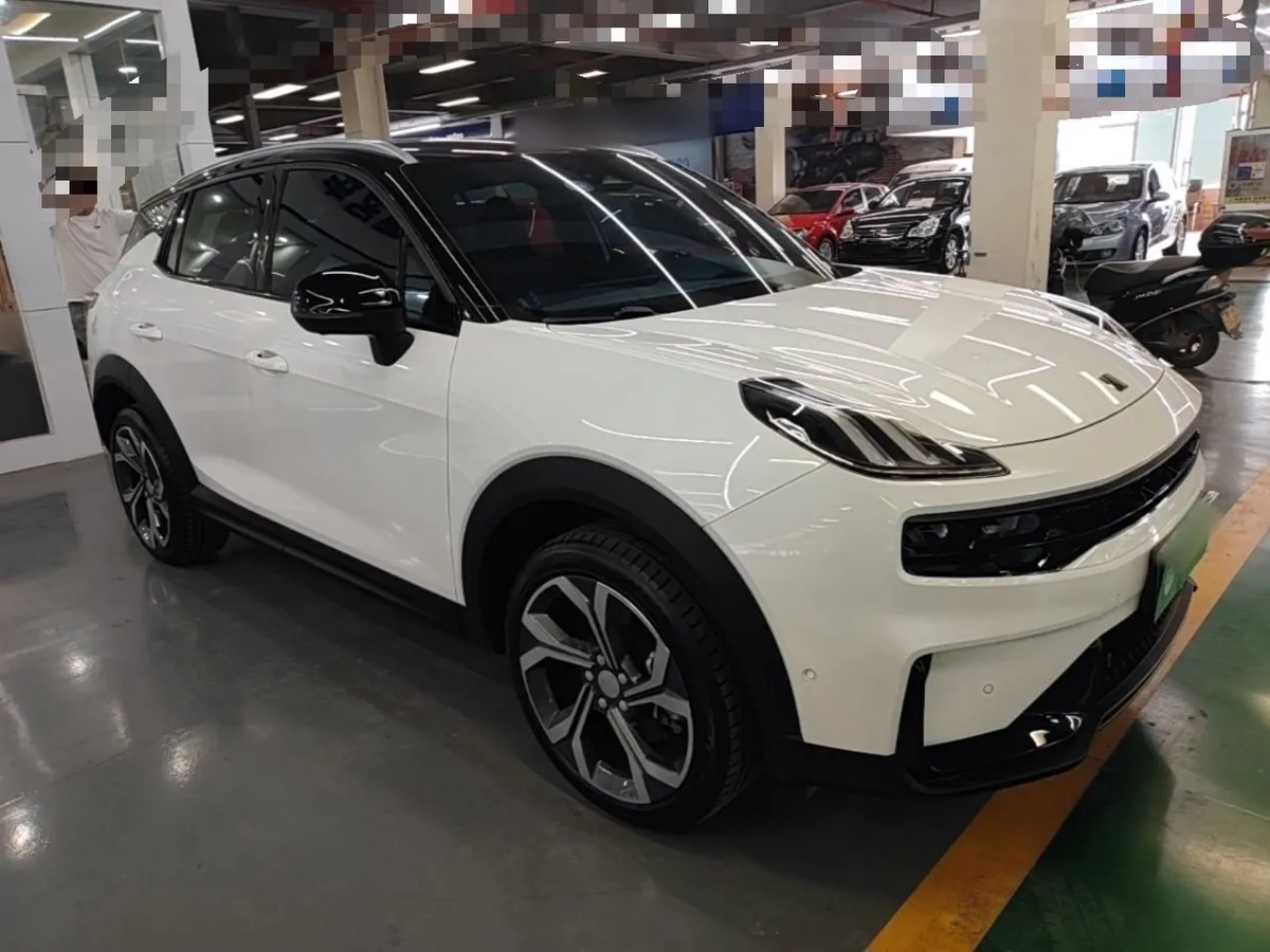 LYNK & CO 06 2022