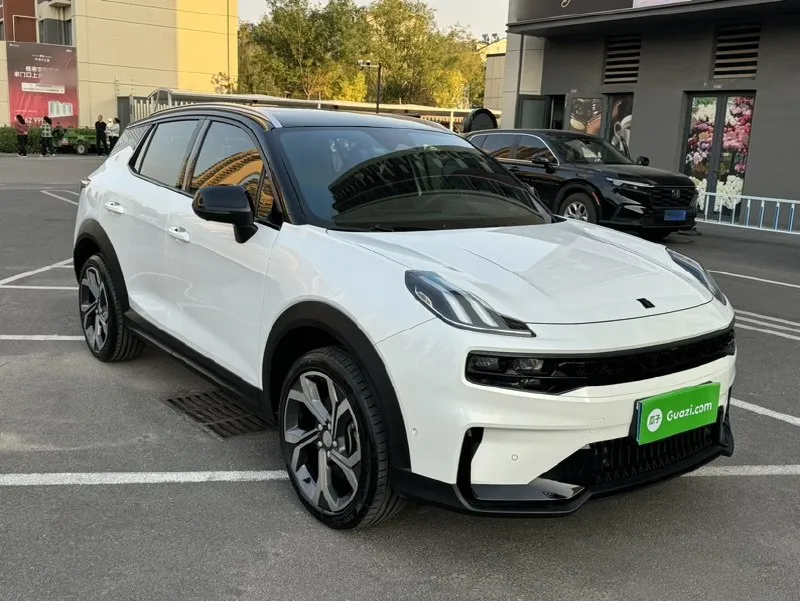 LYNK & CO 06 2022
