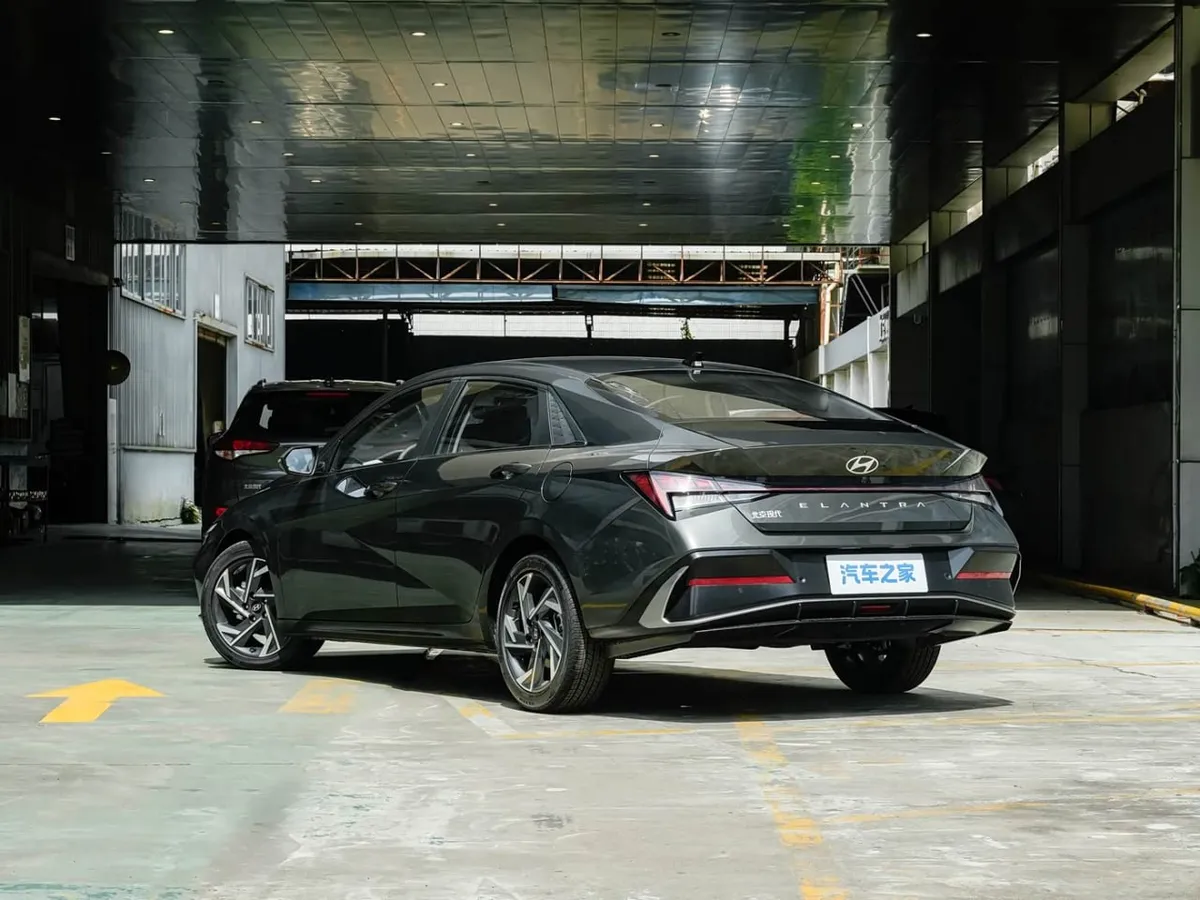 HYUNDAI ELANTRA 2026