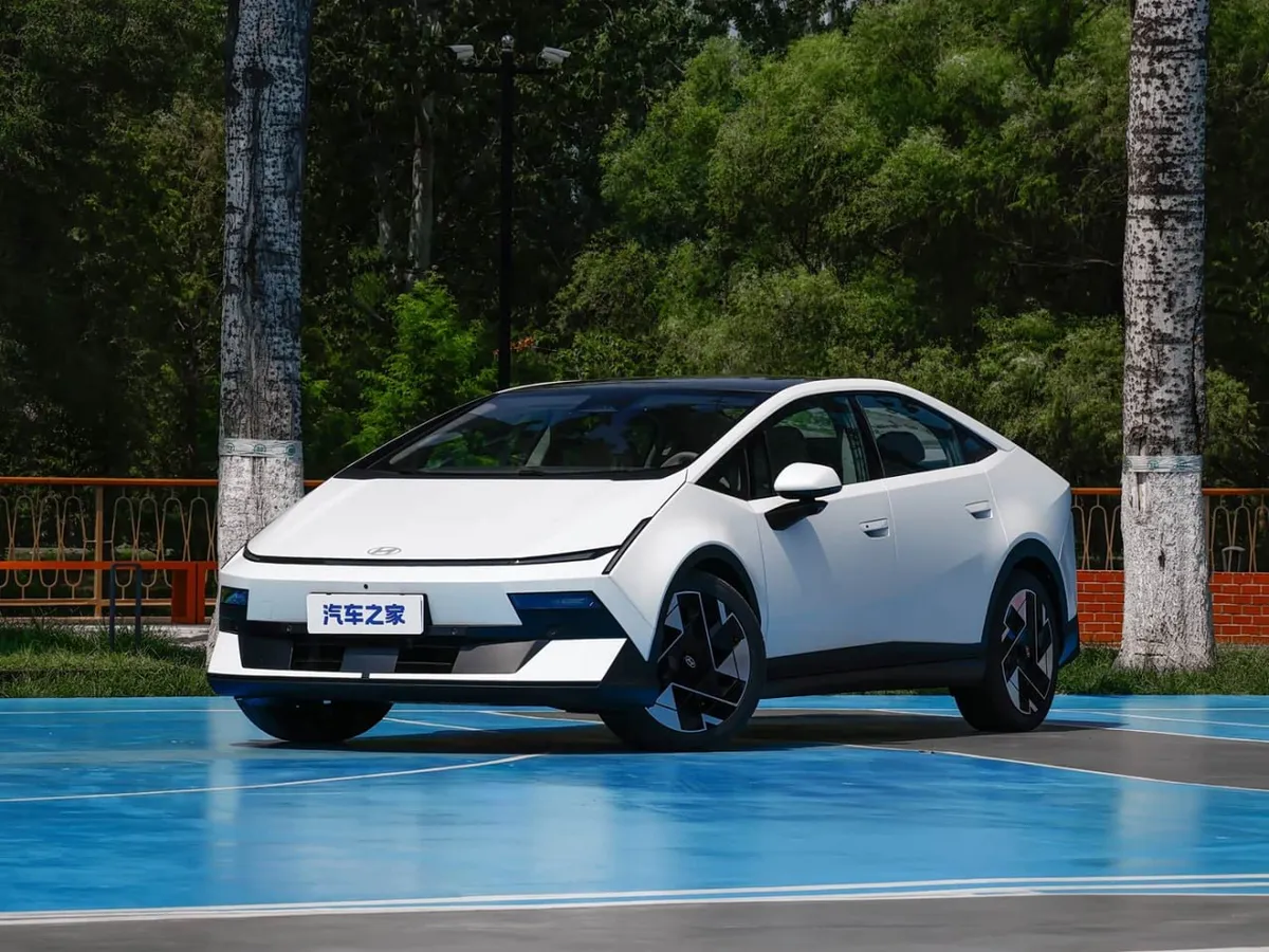 HYUNDAI IONIQ V 2026