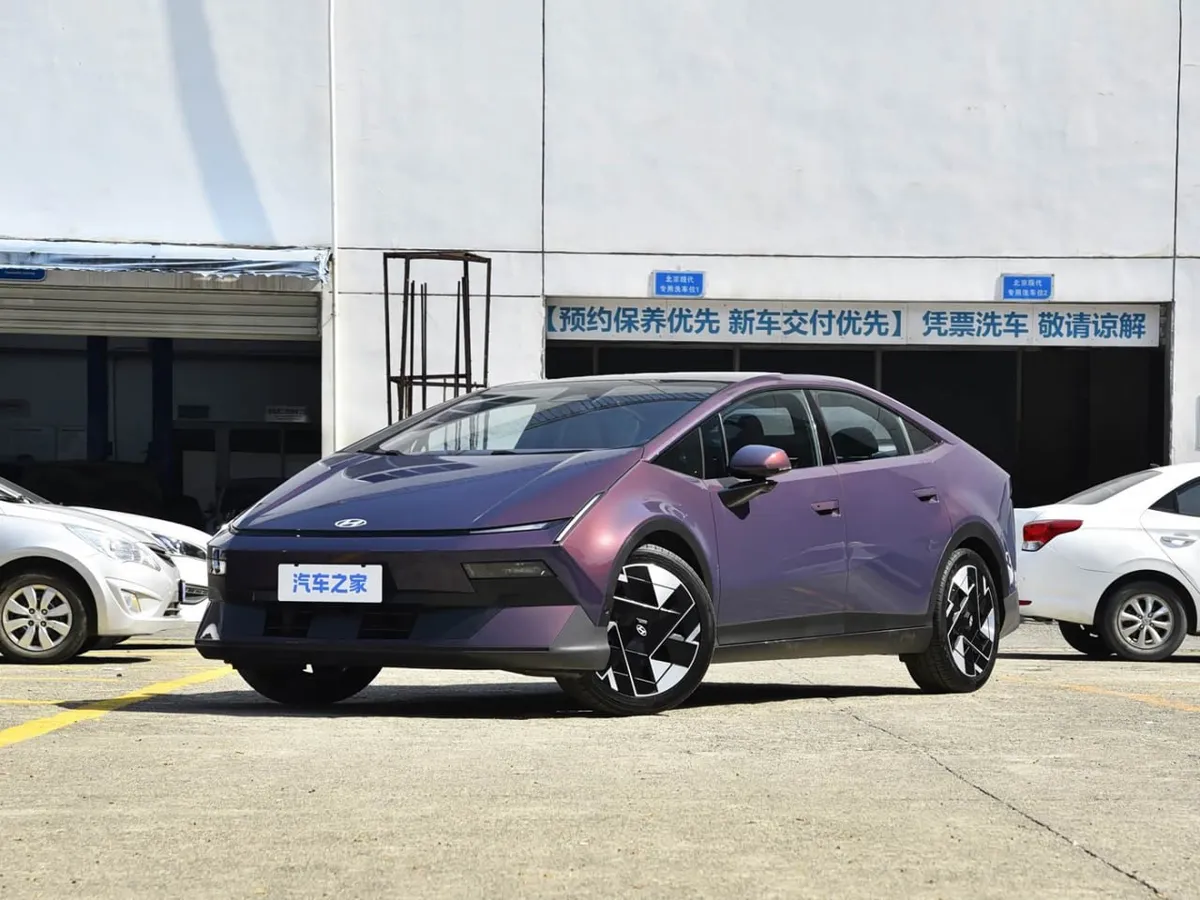 HYUNDAI IONIQ V 2026