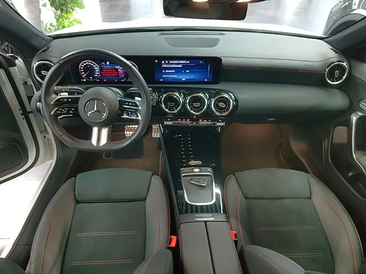 MERCEDES-BENZ CLA 2024