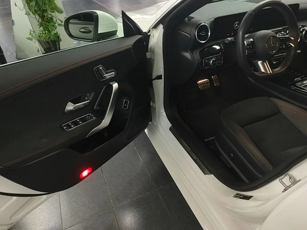 MERCEDES-BENZ CLA 2024