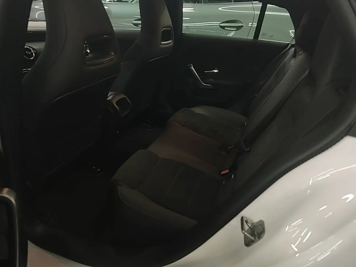 MERCEDES-BENZ CLA 2024