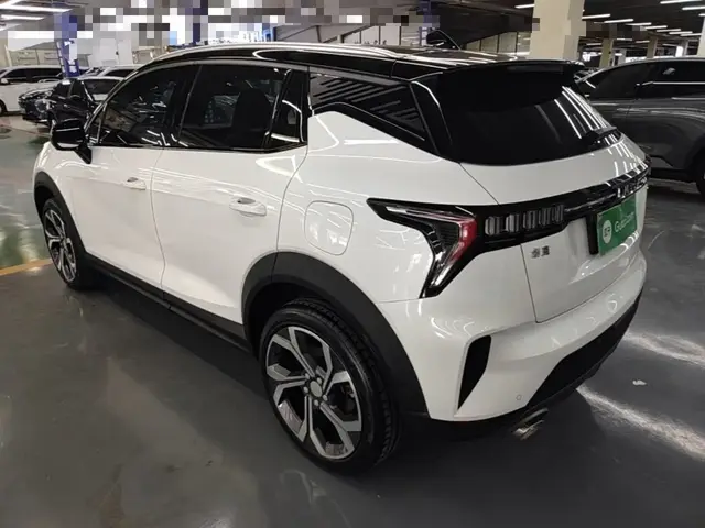 LYNK & CO 06 2022