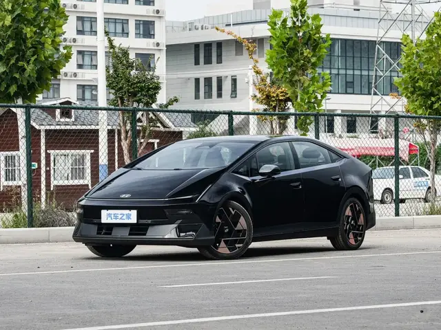 HYUNDAI IONIQ V 2026