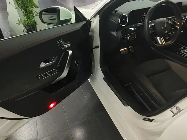 MERCEDES-BENZ CLA 2024