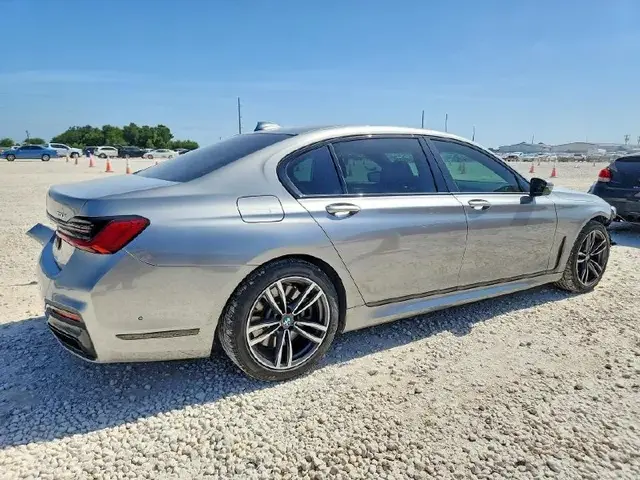 BMW 750 XI 2021
