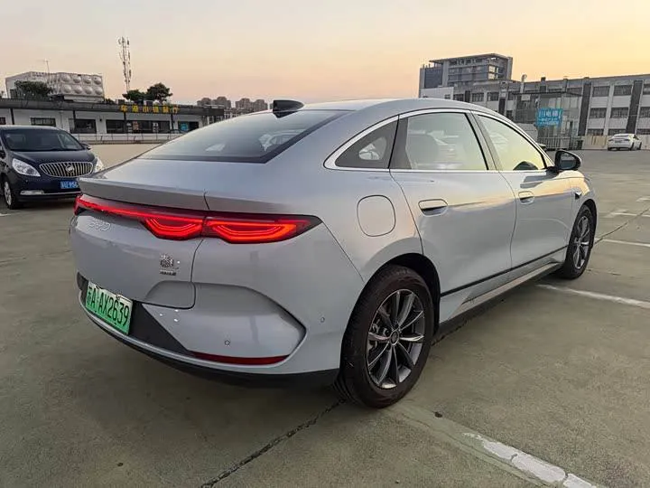 BYD QIN L 2025