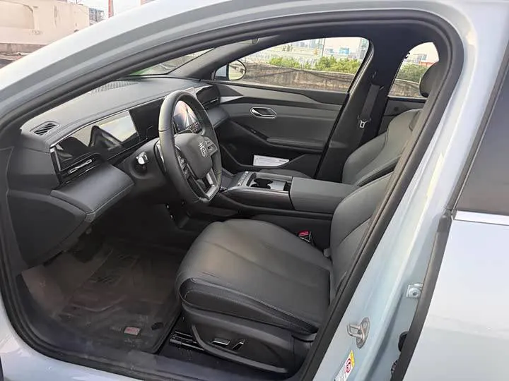 BYD QIN L 2025