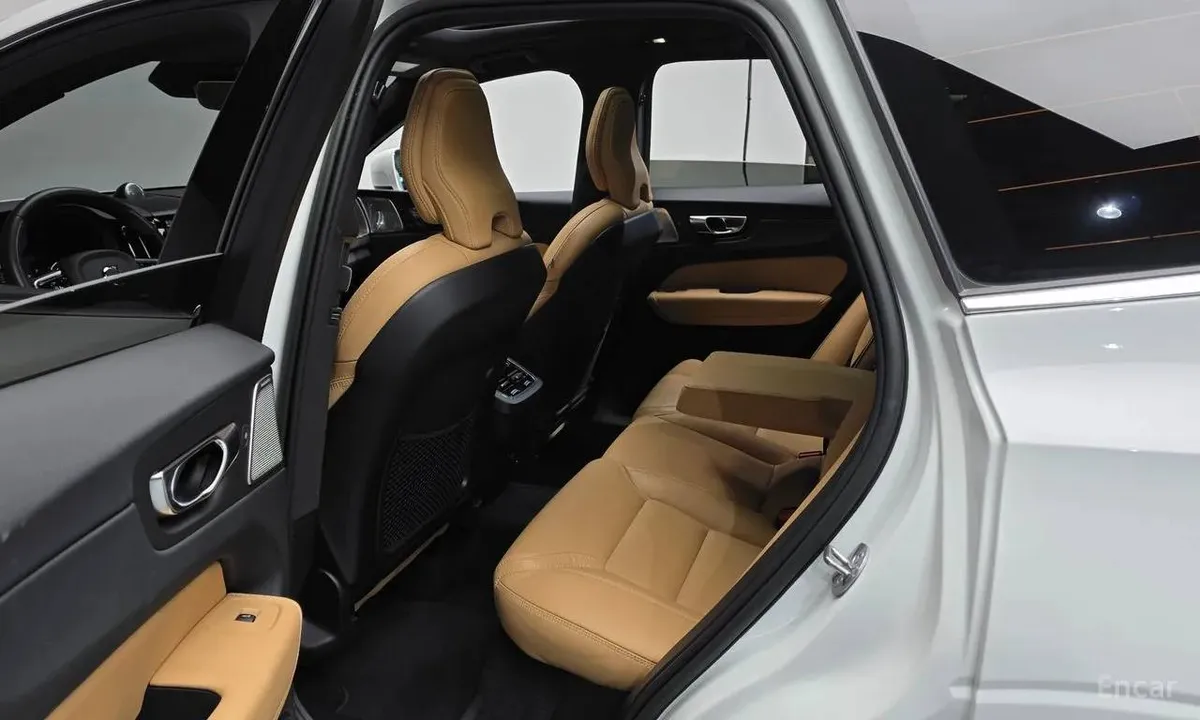 VOLVO XC60 B5 2023