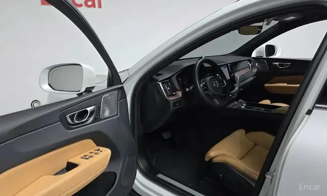 VOLVO XC60 B5 2023