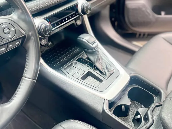 TOYOTA RAV4 LUXURY 2022