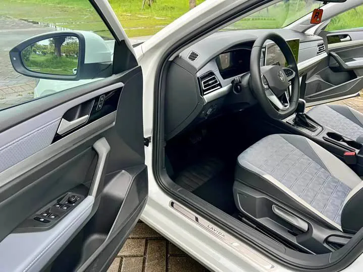 VOLKSWAGEN LAVIDA 2023