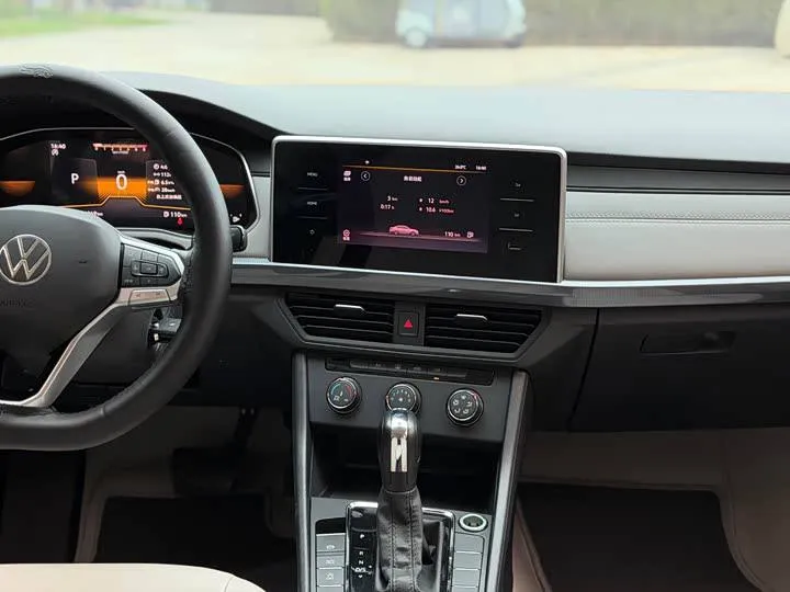 VOLKSWAGEN BORA 200TSI DSG COMFORT 2023