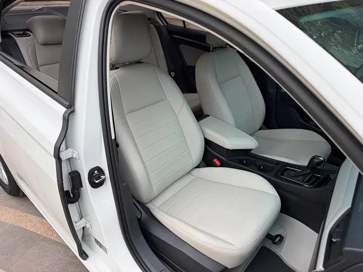 VOLKSWAGEN BORA 200TSI DSG COMFORT 2023