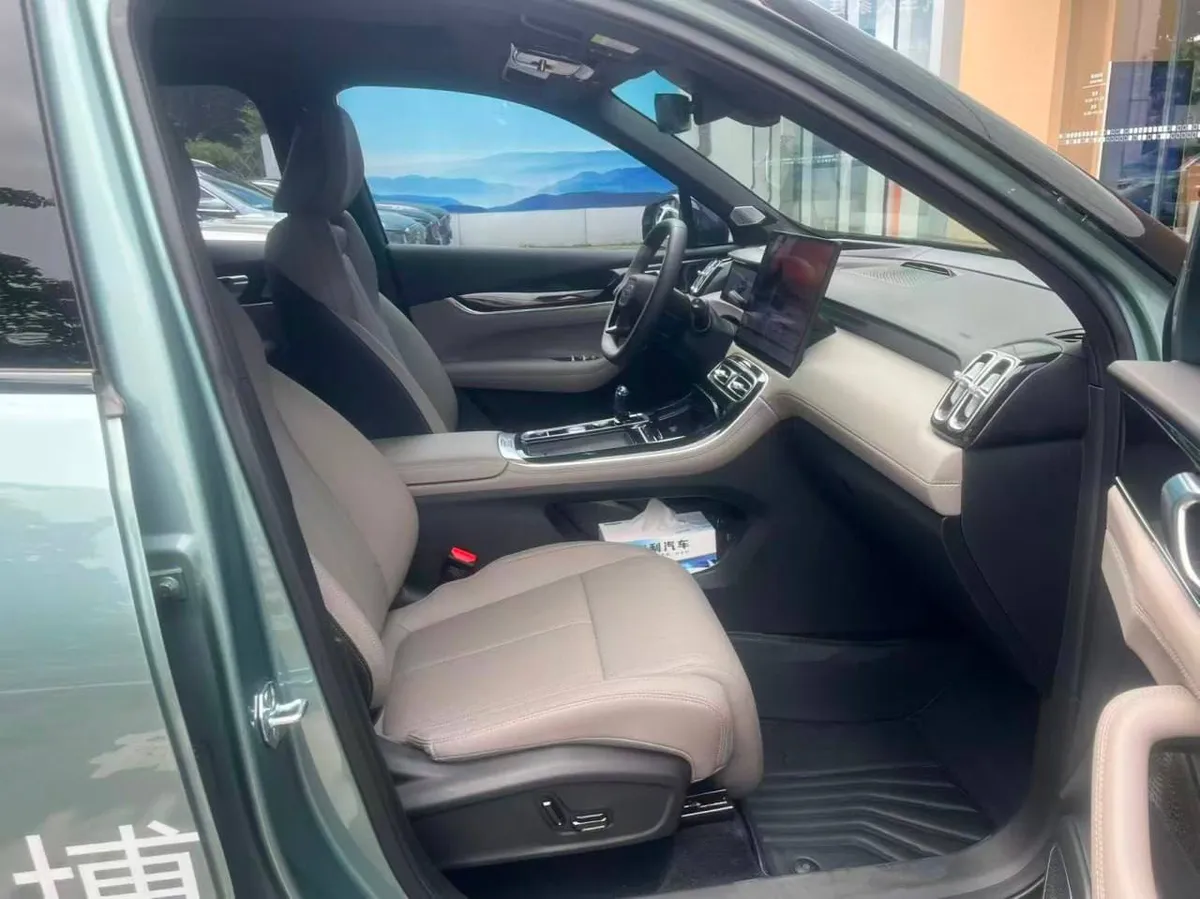 GEELY ATLAS L 2025