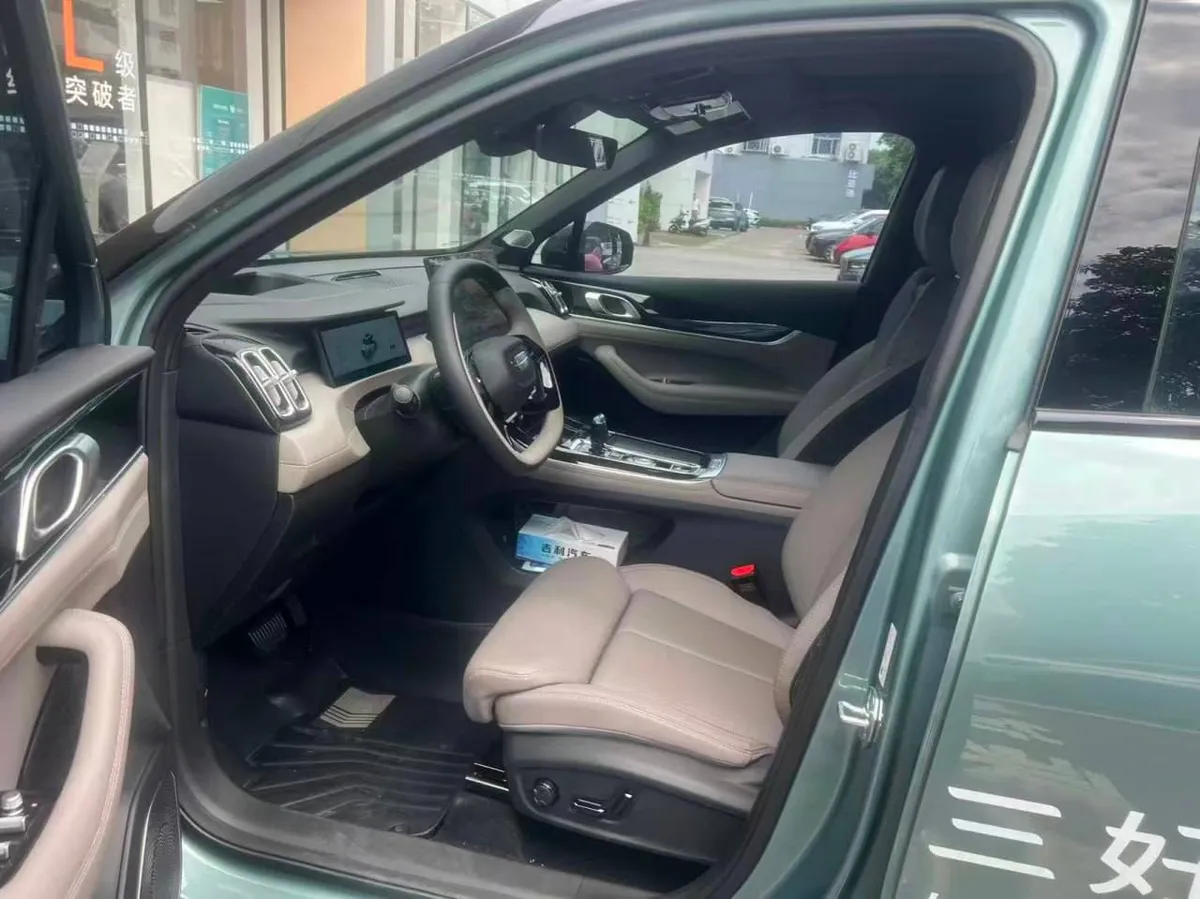 GEELY ATLAS L 2025
