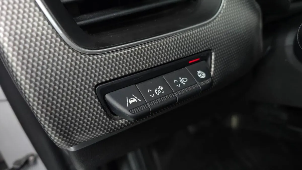 RENAULT SAMSUNG XM3 2023