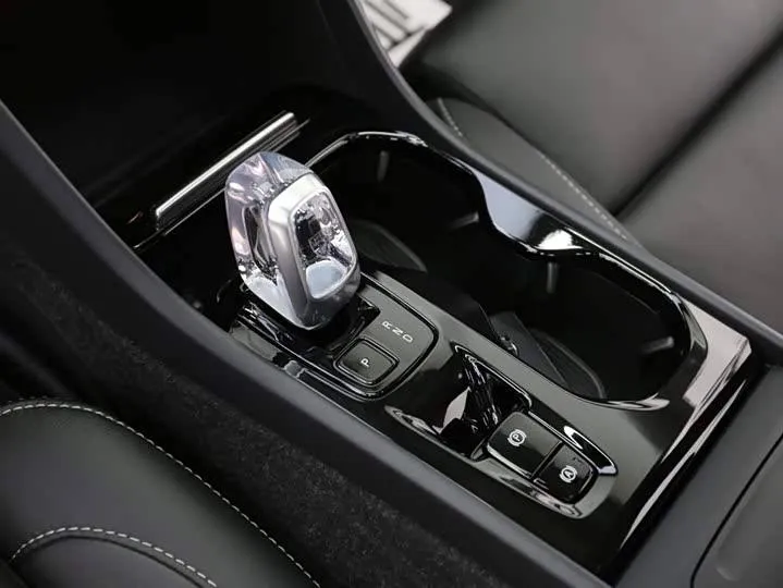 VOLVO XC40 LUXURY 2023