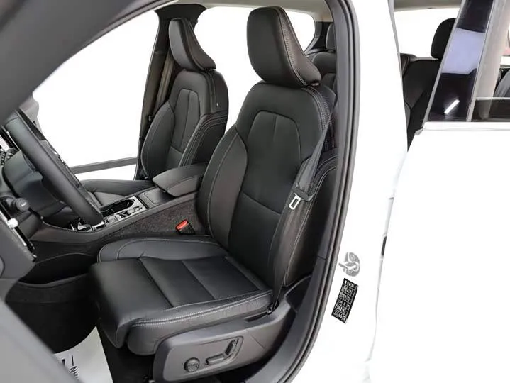 VOLVO XC40 LUXURY 2023