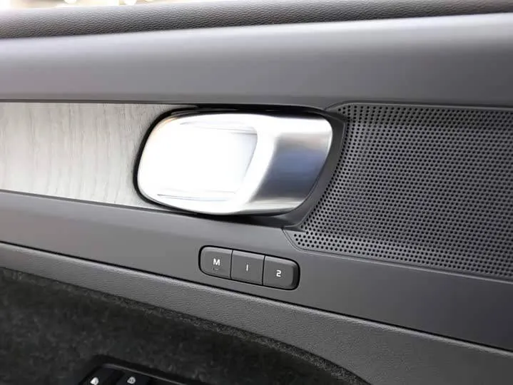 VOLVO XC40 LUXURY 2023