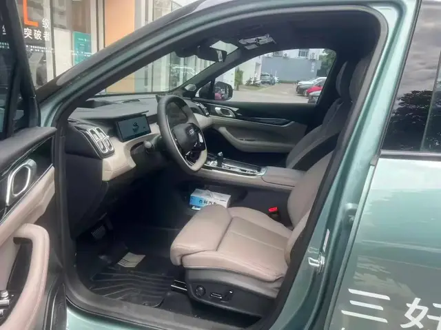 GEELY ATLAS L 2025