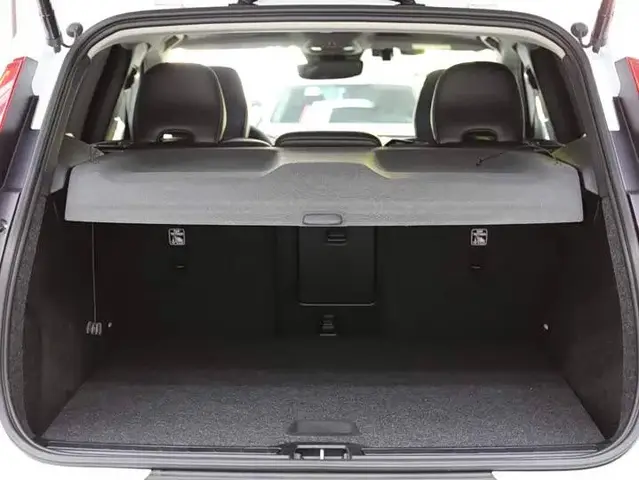 VOLVO XC40 LUXURY 2023