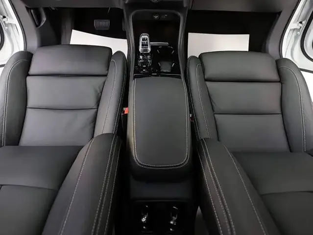 VOLVO XC40 LUXURY 2023