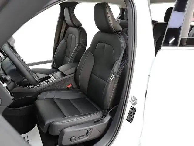 VOLVO XC40 LUXURY 2023