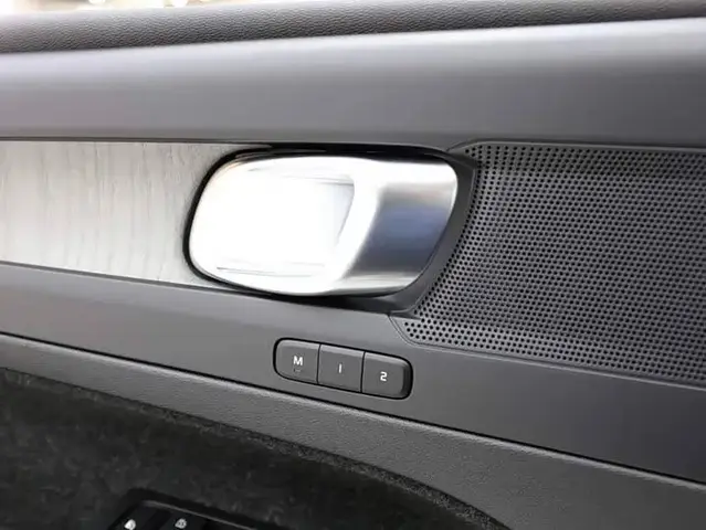 VOLVO XC40 LUXURY 2023