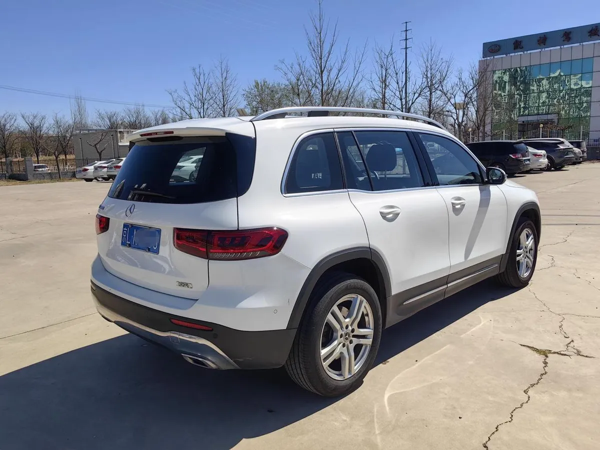 MERCEDES-BENZ GLB 2023