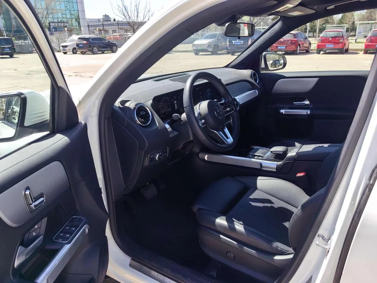 MERCEDES-BENZ GLB 2023