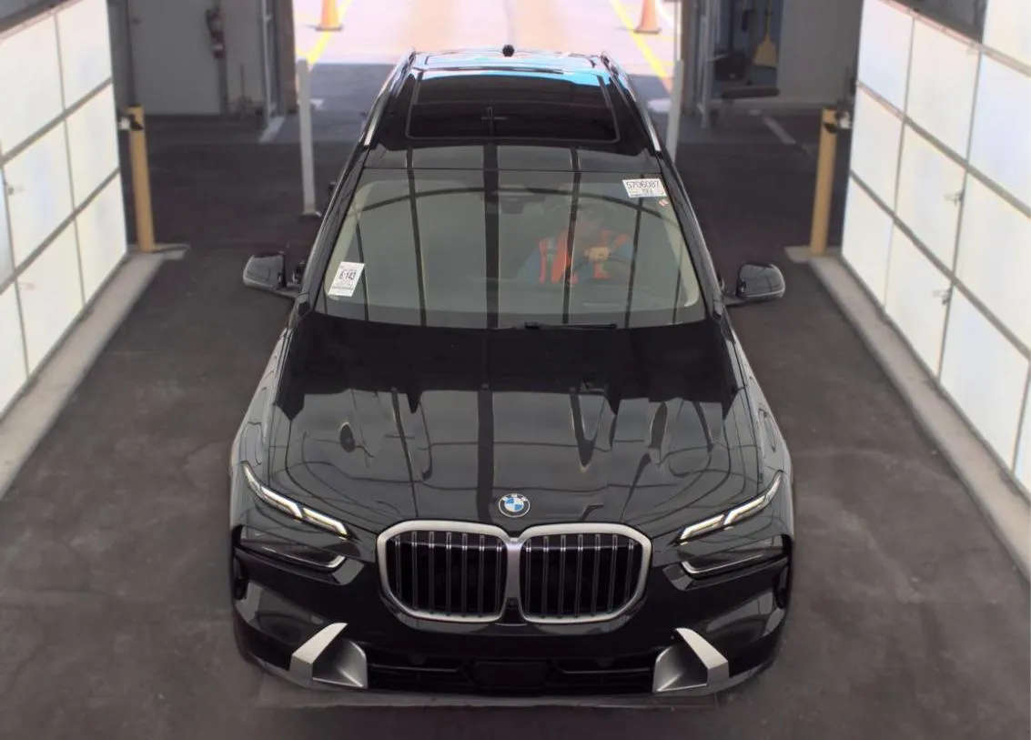 BMW X7 SPORTS ACTIVITY VEHICLE 2023
