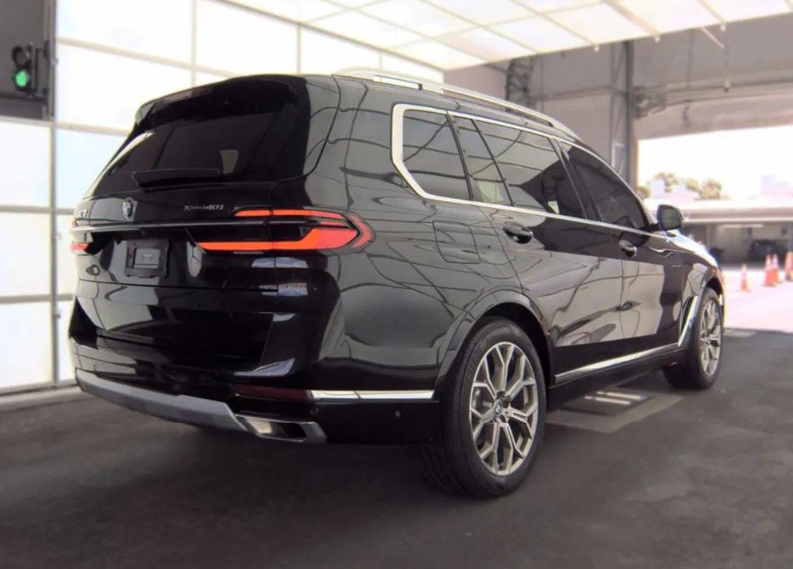 BMW X7 SPORTS ACTIVITY VEHICLE 2023