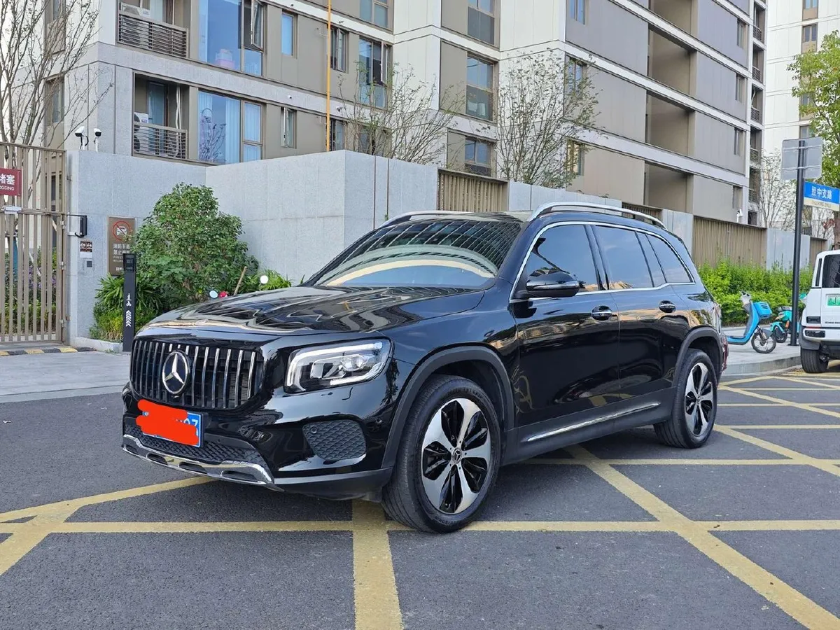 MERCEDES-BENZ GLB 2023