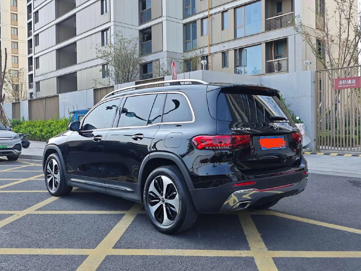 MERCEDES-BENZ GLB 2023