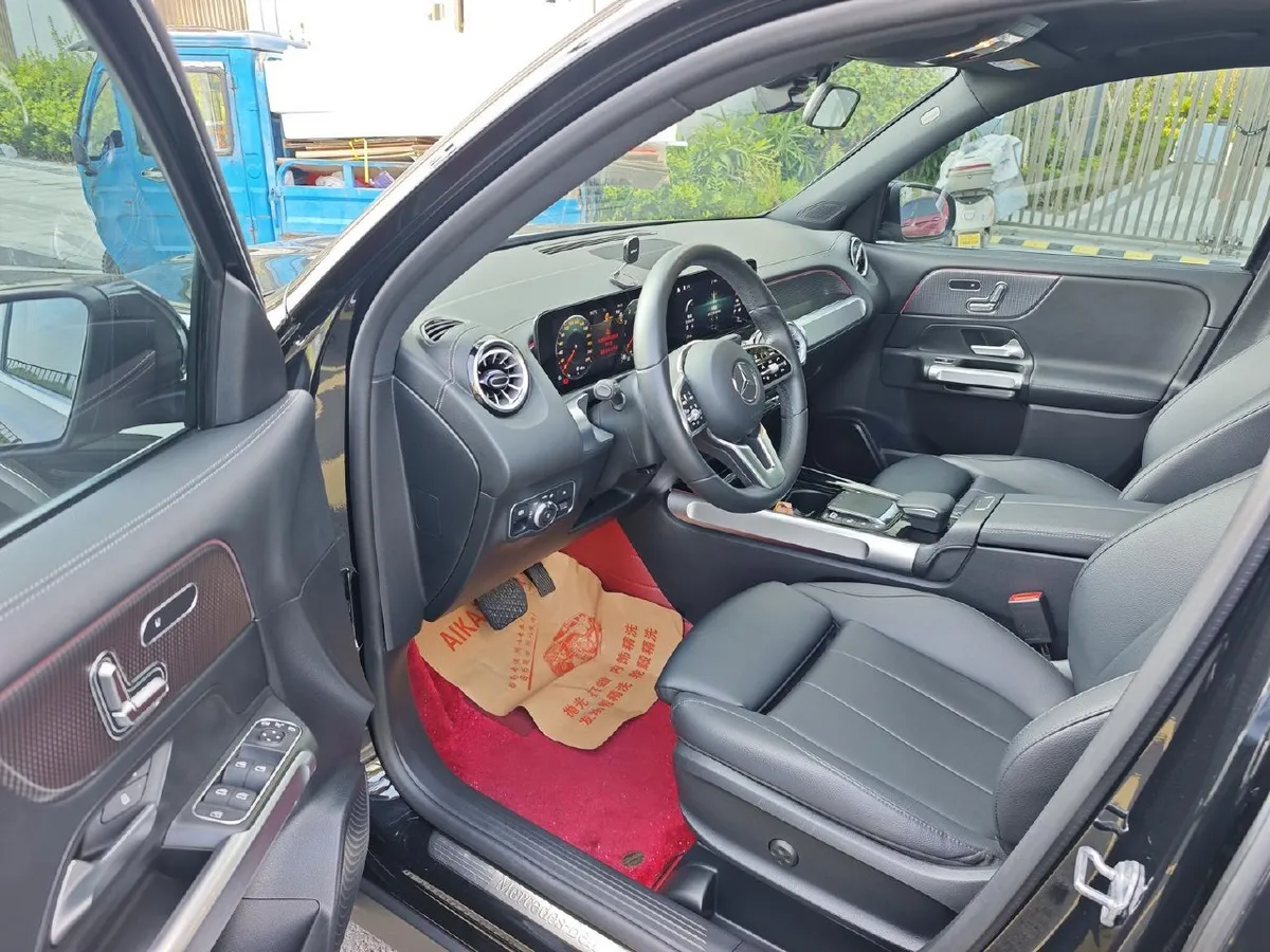 MERCEDES-BENZ GLB 2023