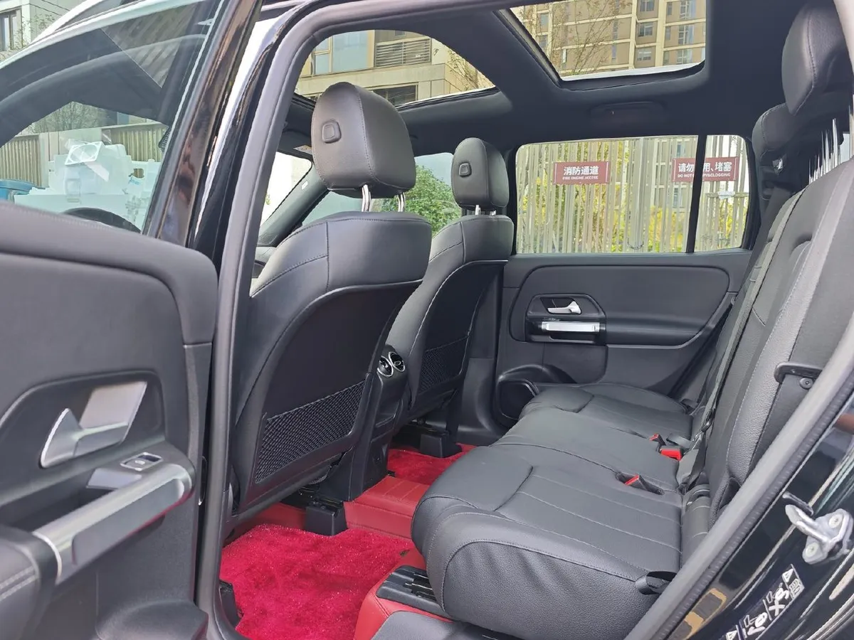 MERCEDES-BENZ GLB 2023