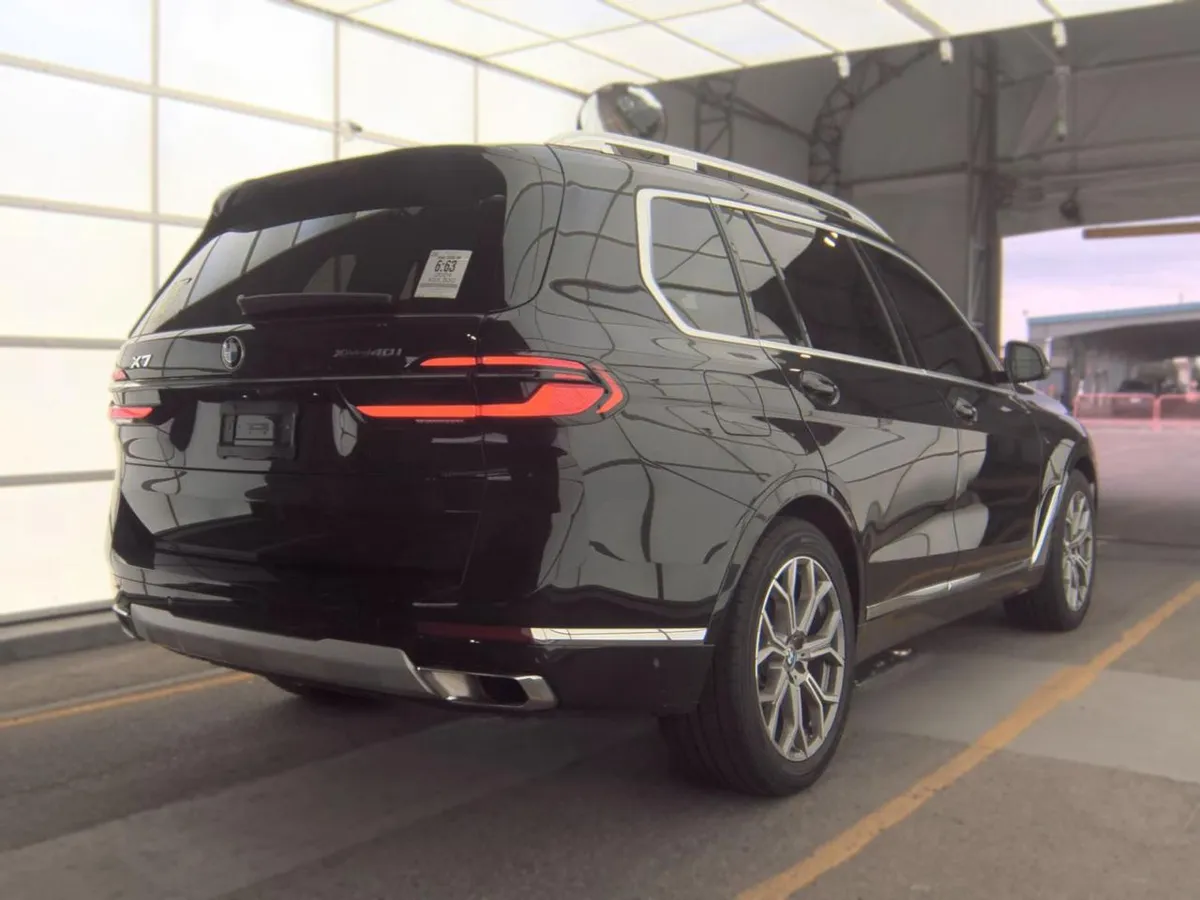 BMW X7 SPORTS ACTIVITY VEHICLE 2024