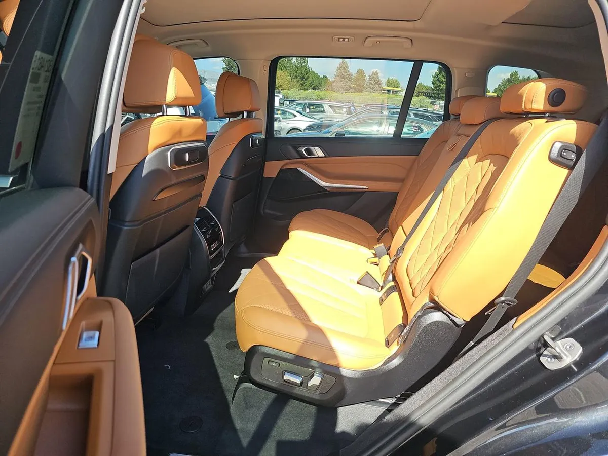 BMW X7 SPORTS ACTIVITY VEHICLE 2024