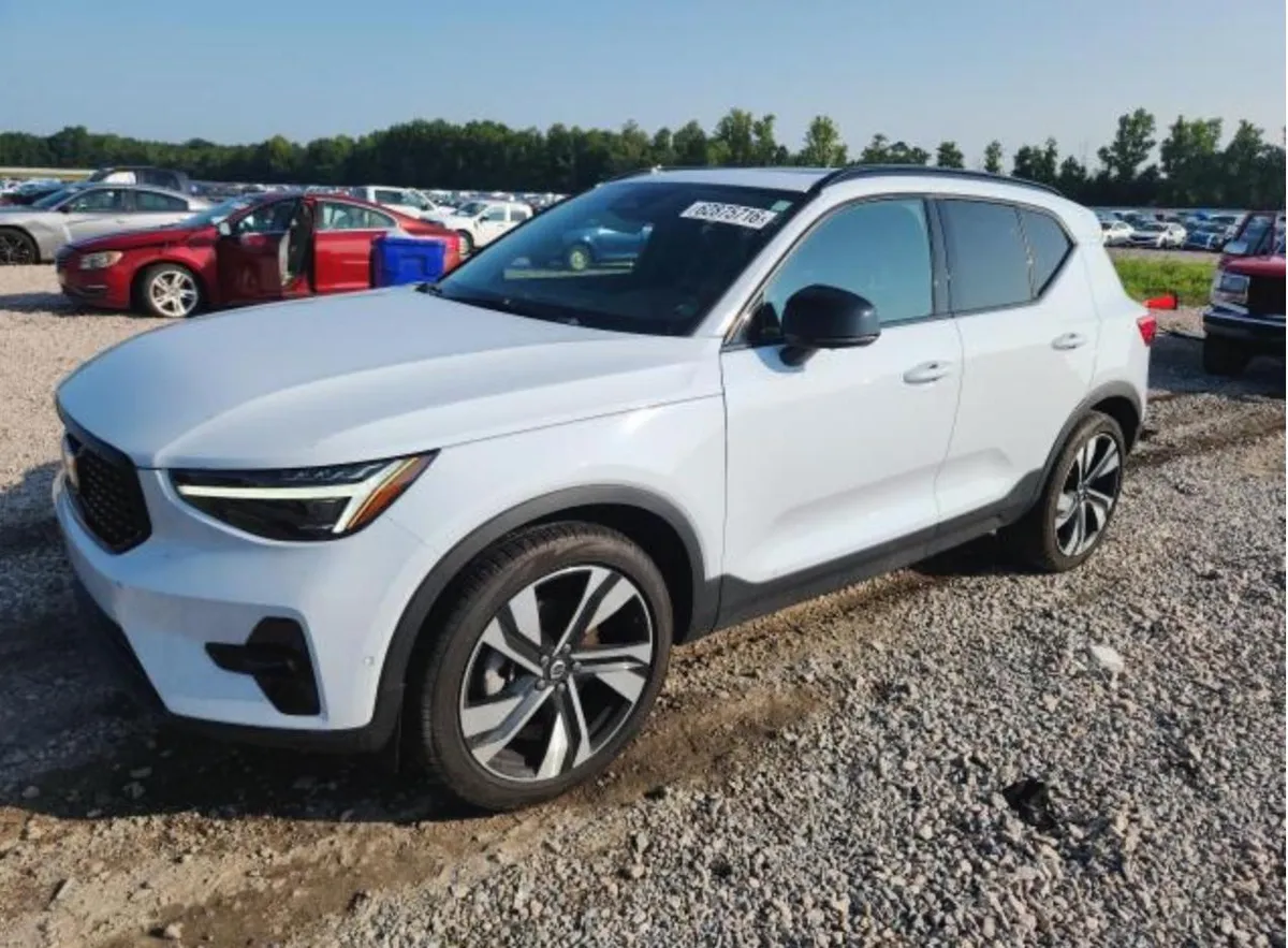 VOLVO XC40 PLUS 2024