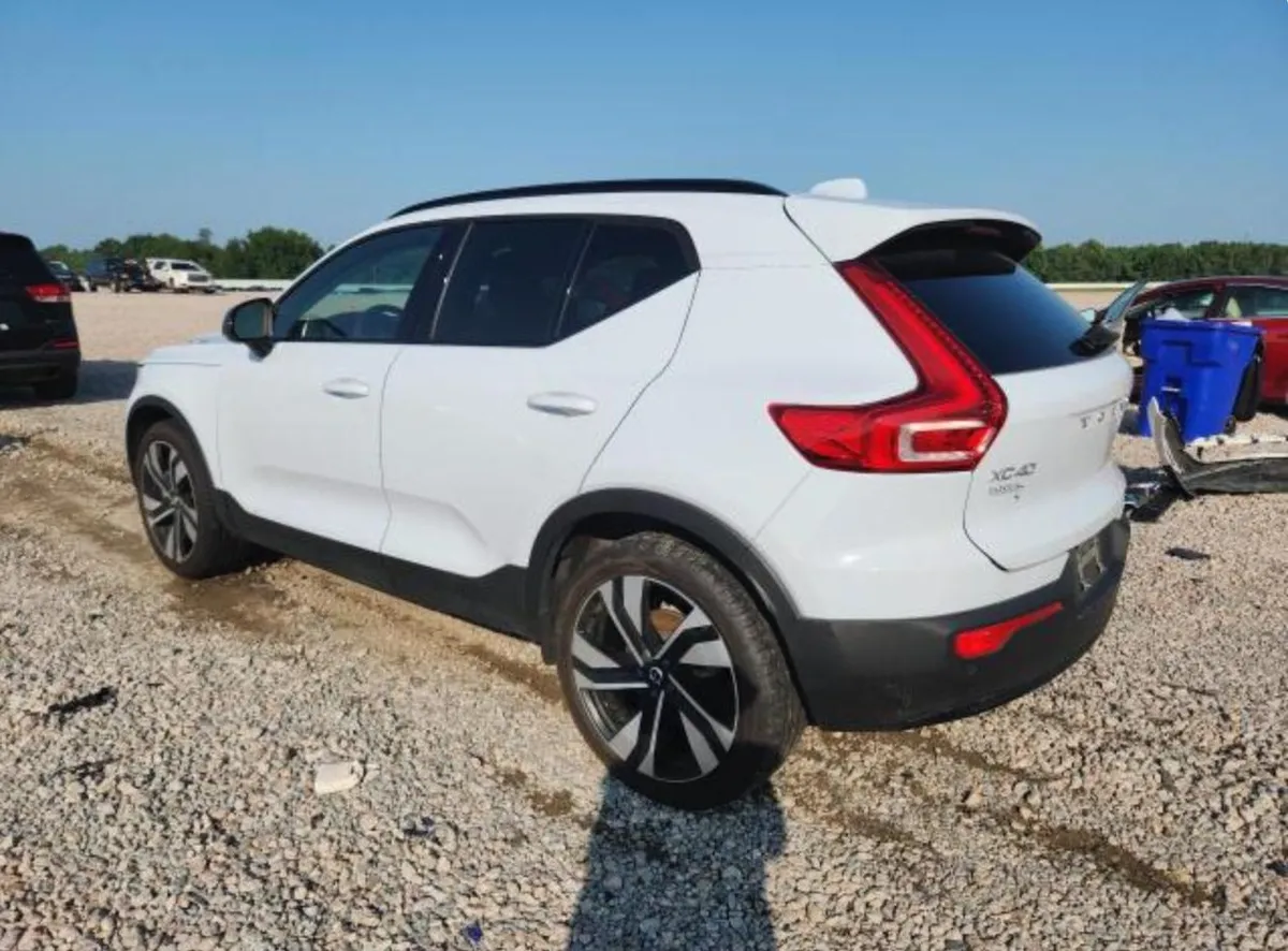 VOLVO XC40 PLUS 2024