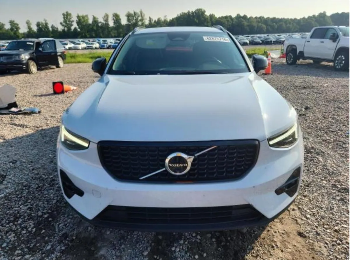 VOLVO XC40 PLUS 2024