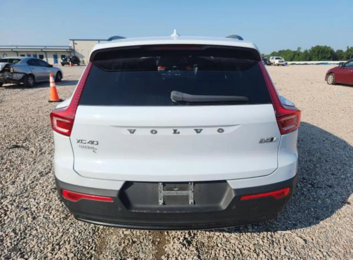 VOLVO XC40 PLUS 2024