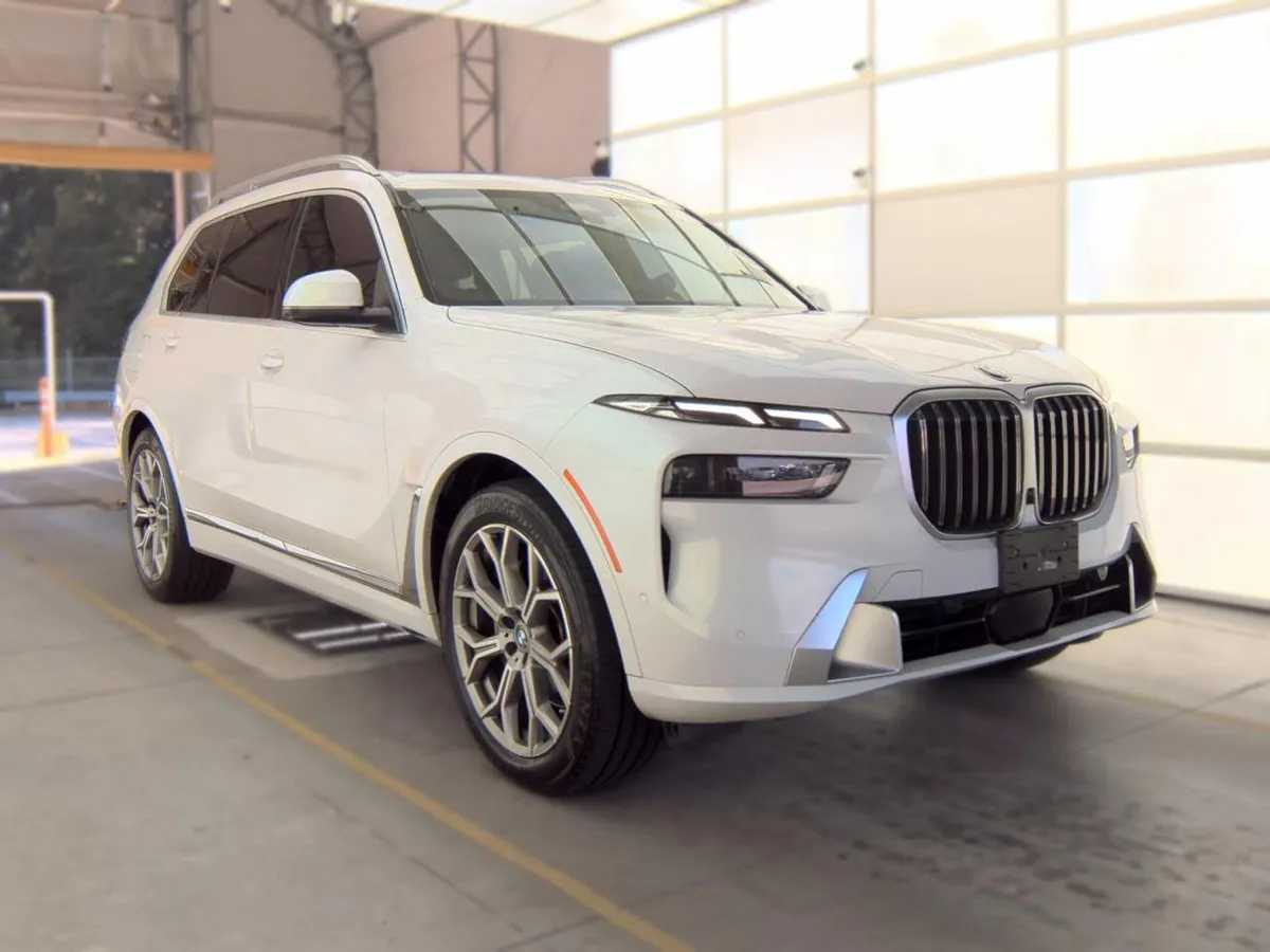 BMW X7 SPORTS ACTIVITY VEHICLE 2023