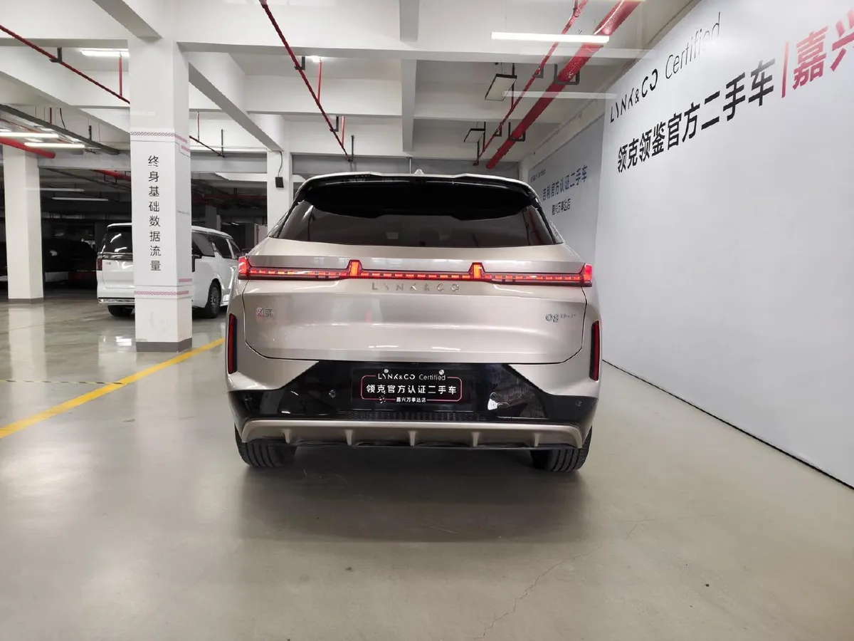 LYNK & CO 08 EM-P 2023
