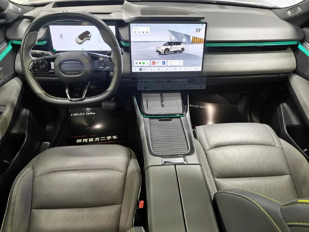 LYNK & CO 08 EM-P 2023