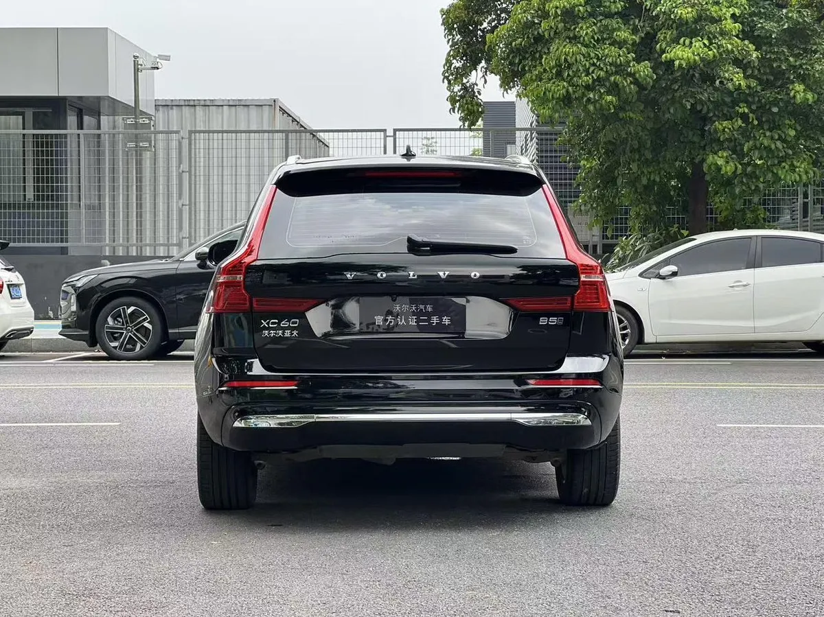 VOLVO XC60 LUXURY 2022